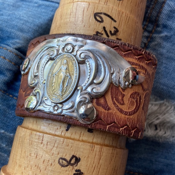 Leather cuff, adjustable - Picture 7 of 10